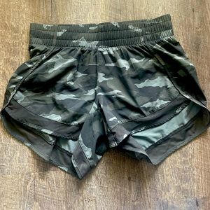 Athleta Camo Mesh Racer Run Short 4"; XXS